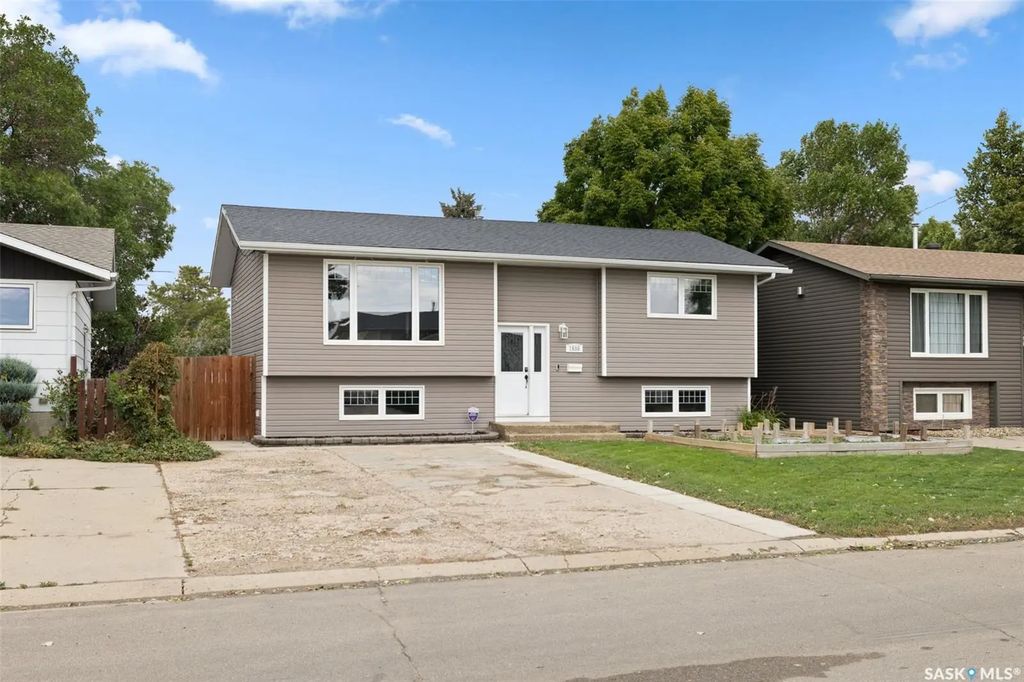 1538 Spadina Street W, Moose Jaw