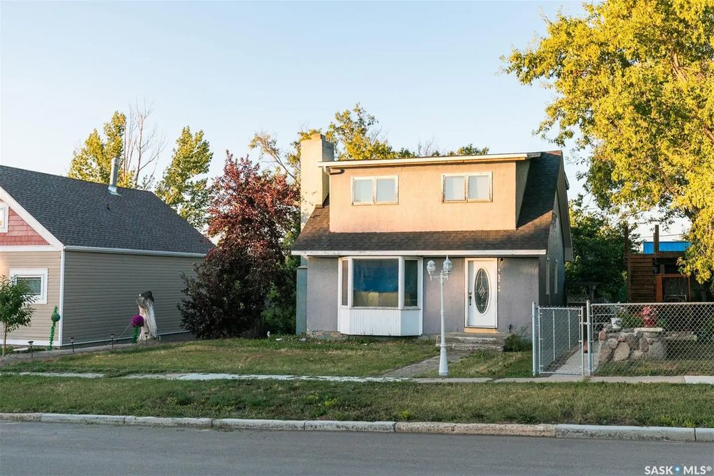 306 Saskatchewan Avenue, Kerrobert