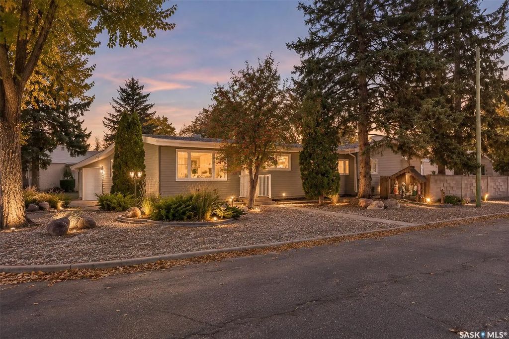 1245 Brown Street, Moose Jaw