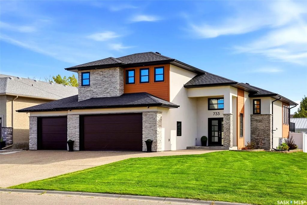 733 3rd Avenue, Pilot Butte
