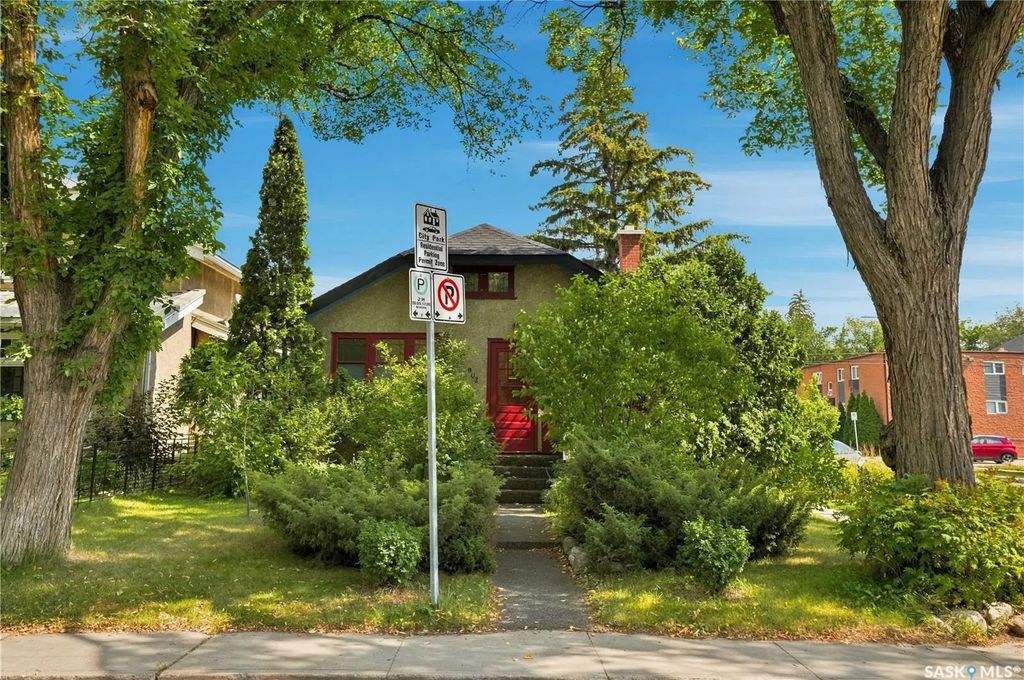 902 4th Avenue N, Saskatoon