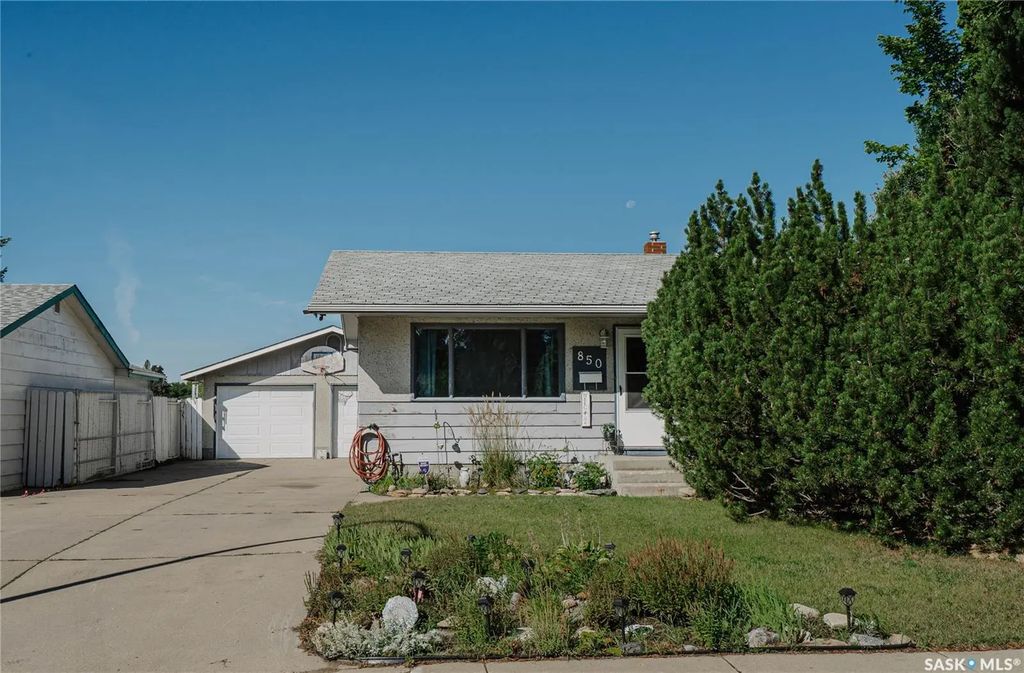 850 East Centre, Saskatoon