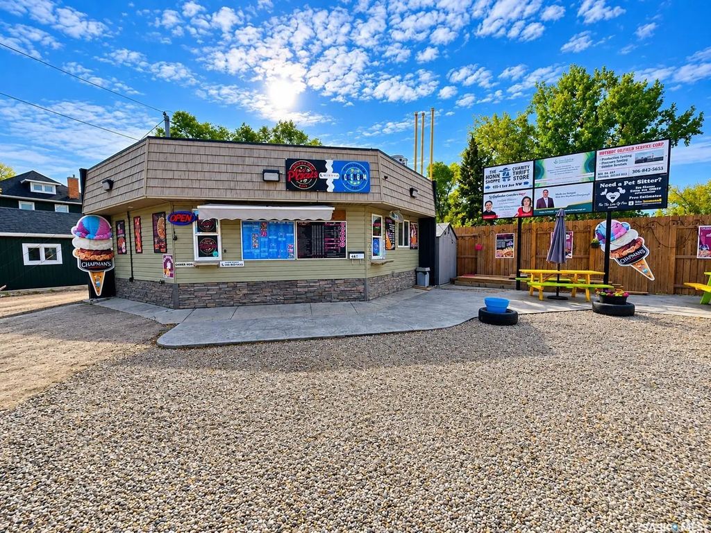 448 Government Road Ne, Weyburn