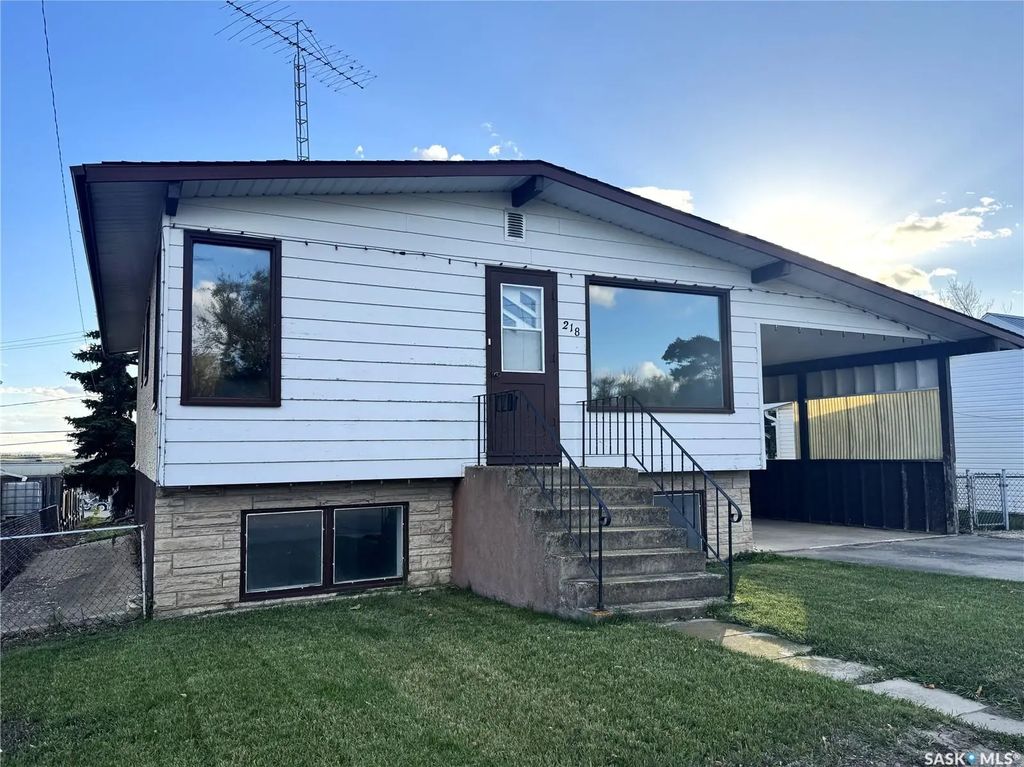 218 2nd Avenue E, Biggar