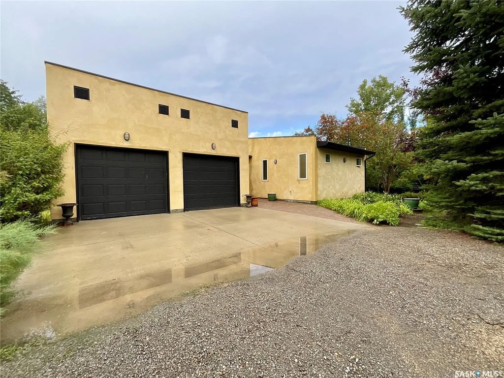 1 Pompano Bay, Pilot Butte