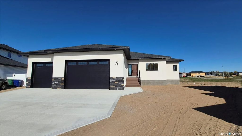 5 Aaron Court, Pilot Butte