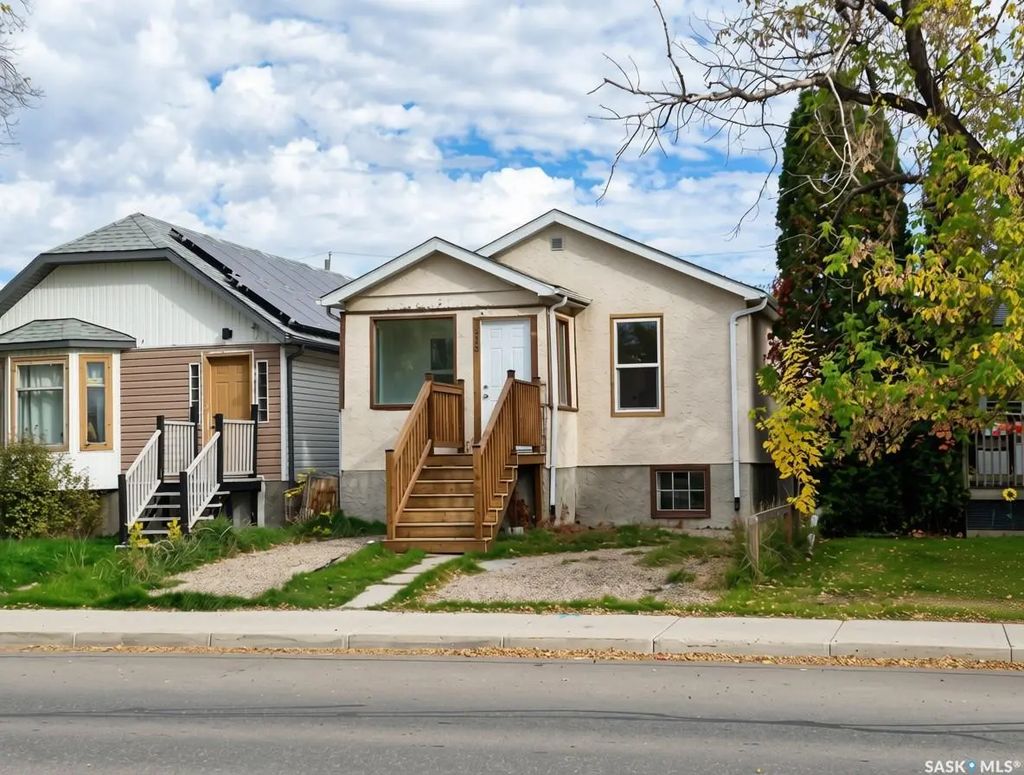815 Elphinstone Street, Regina