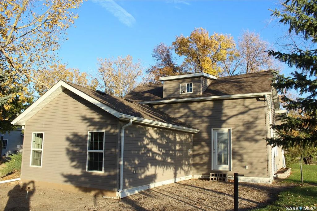 102 Mainprize Street, Midale