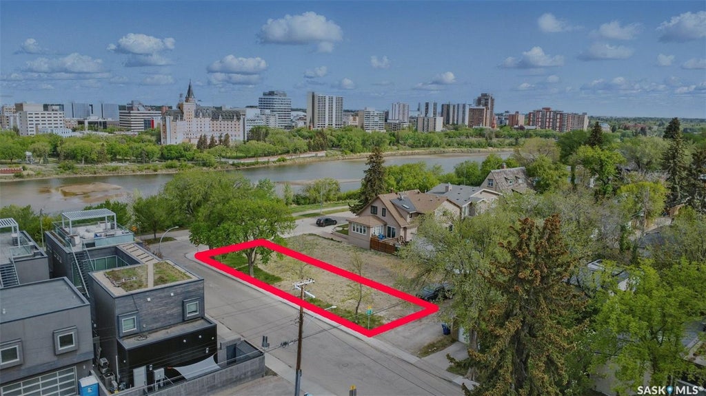702 Saskatchewan Cres E, Saskatoon