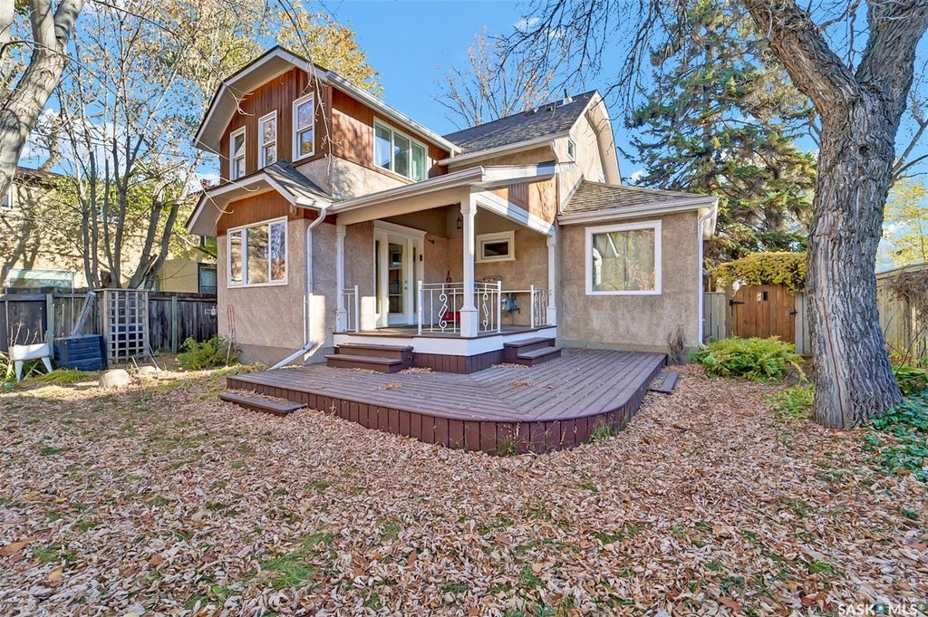 927 10th Avenue N, Saskatoon