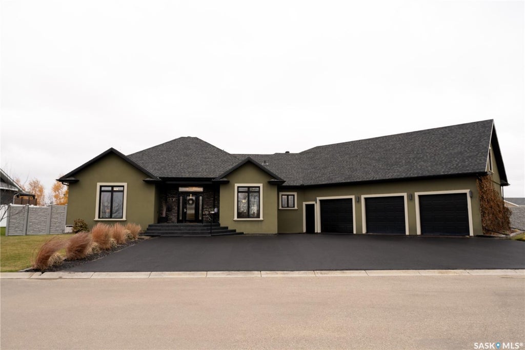 15 Broadway Street S, Redvers