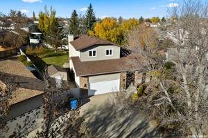 238 Hector Cres N, Regina