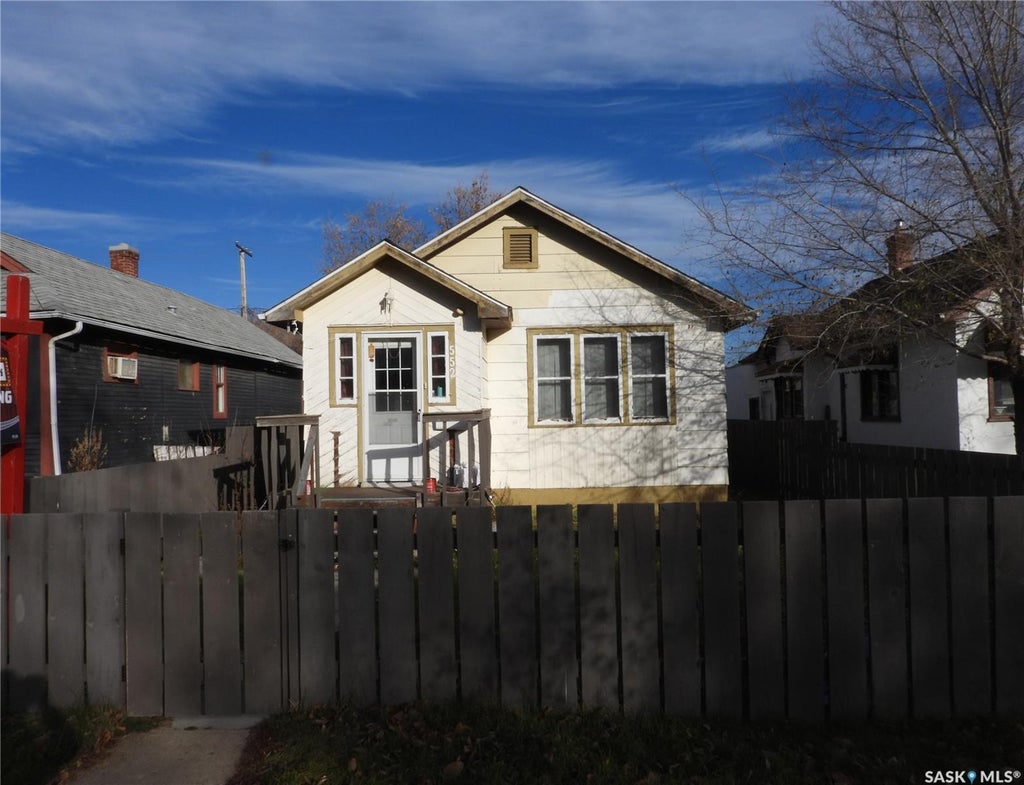 552 10th Street, Prince Albert