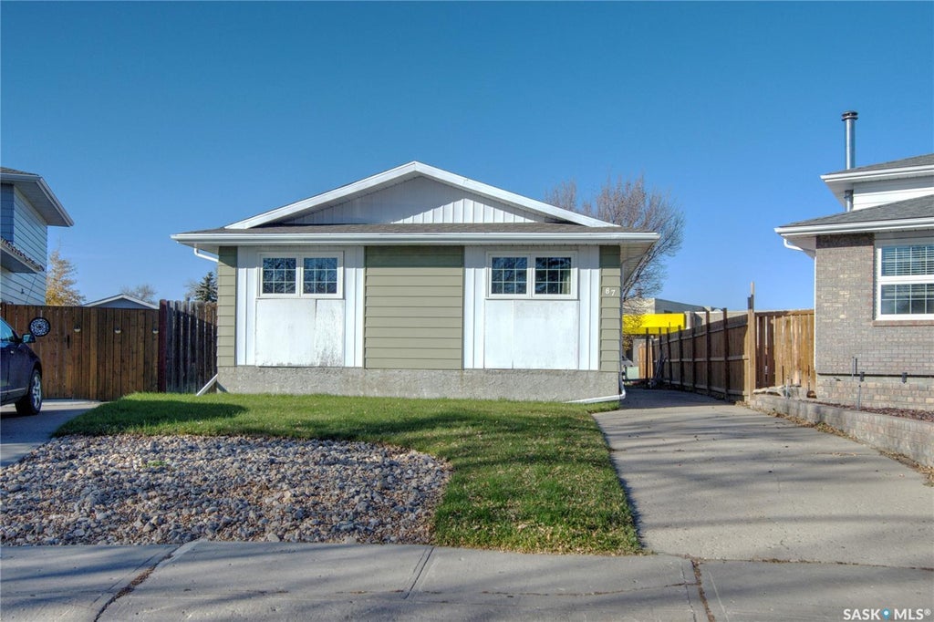 87 Carter Cres, Regina