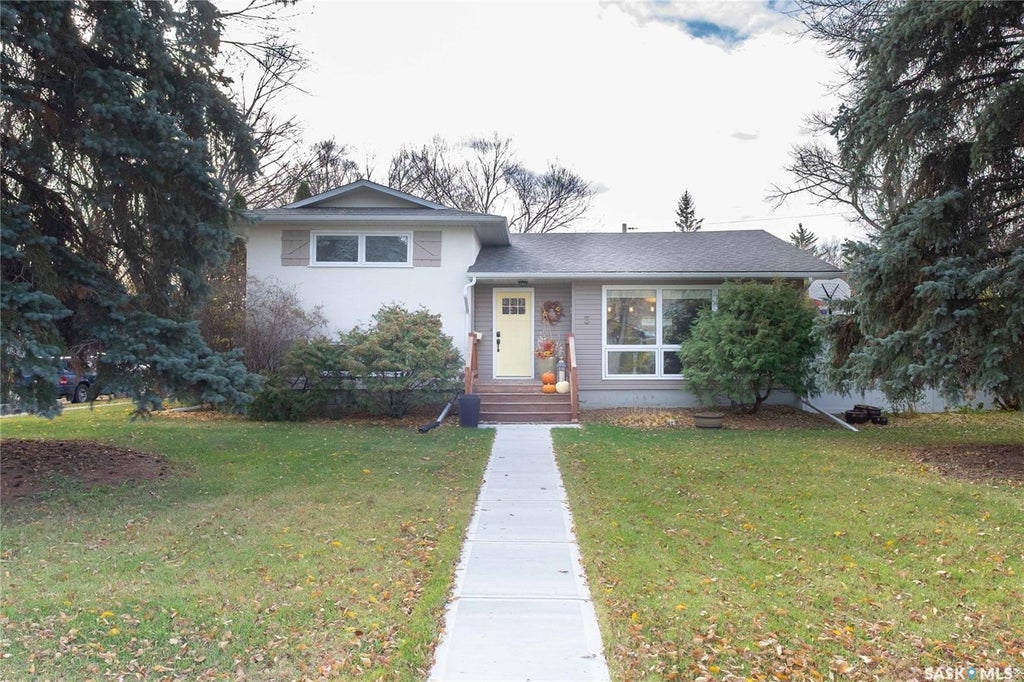 3 Dolphin Bay, Regina