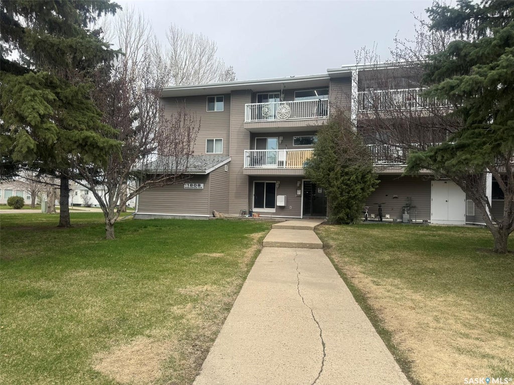 #207 - 1808 Eaglesham Avenue, Weyburn