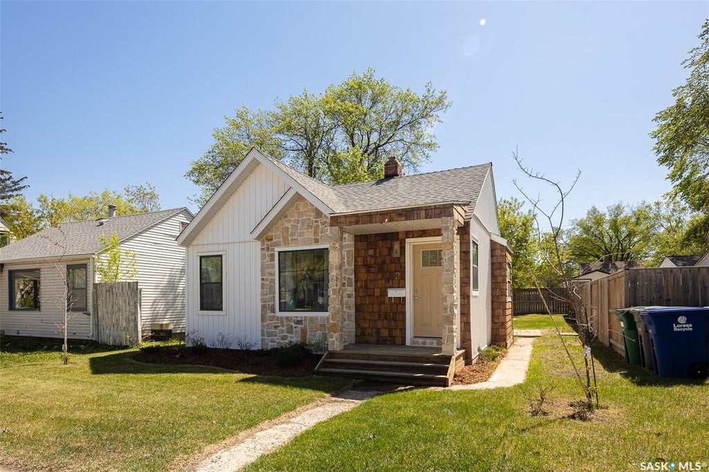 2 Connaught Place, Saskatoon
