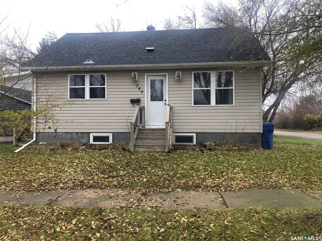 240 3rd Avenue W, Canora