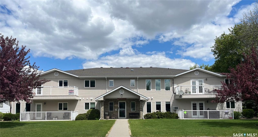 #202 - 304 3rd Avenue, Watrous