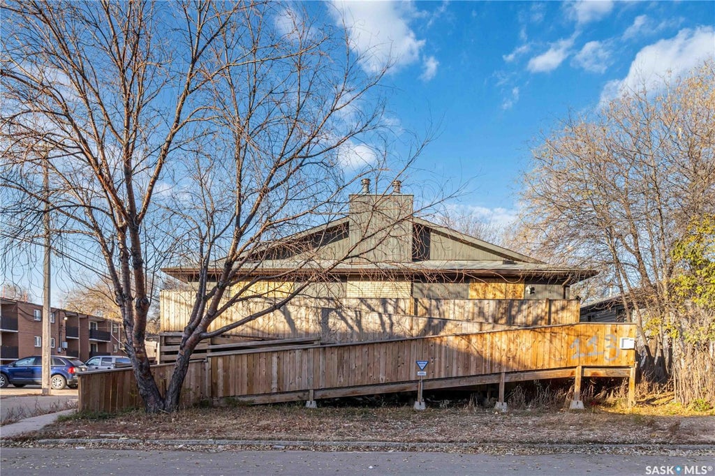 111-113 Q Avenue N, Saskatoon