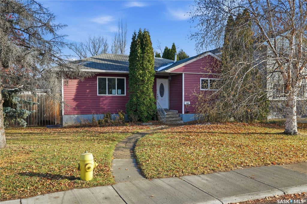 2401 Royal Avenue, Saskatoon