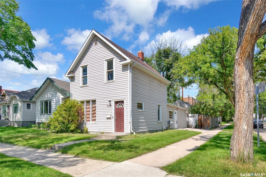 202 32nd Street W, Saskatoon