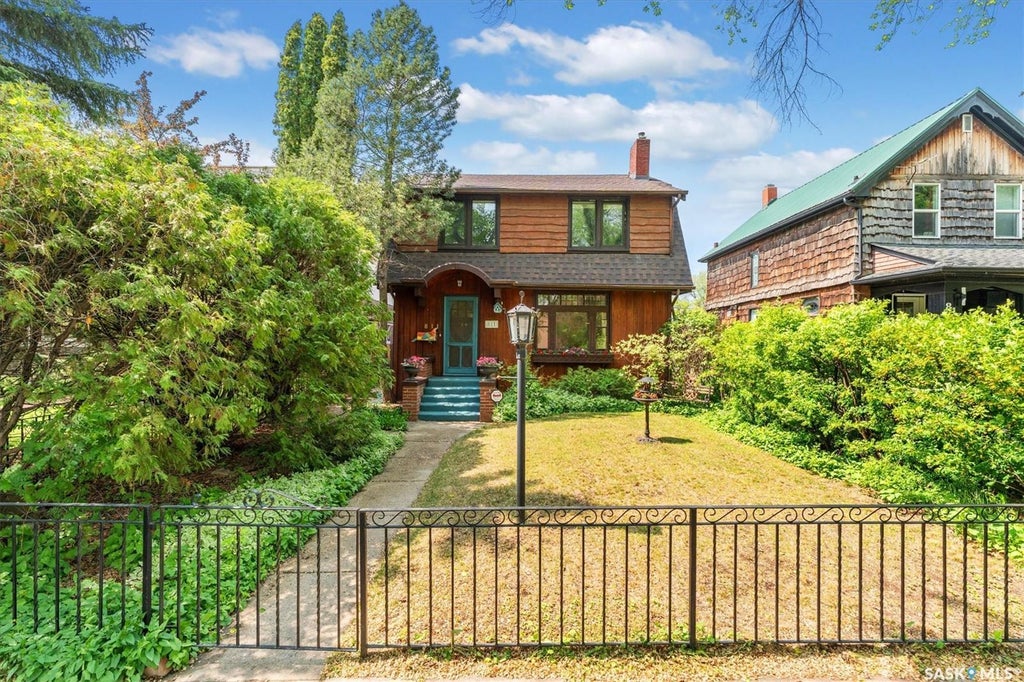 811 9th Avenue N, Saskatoon