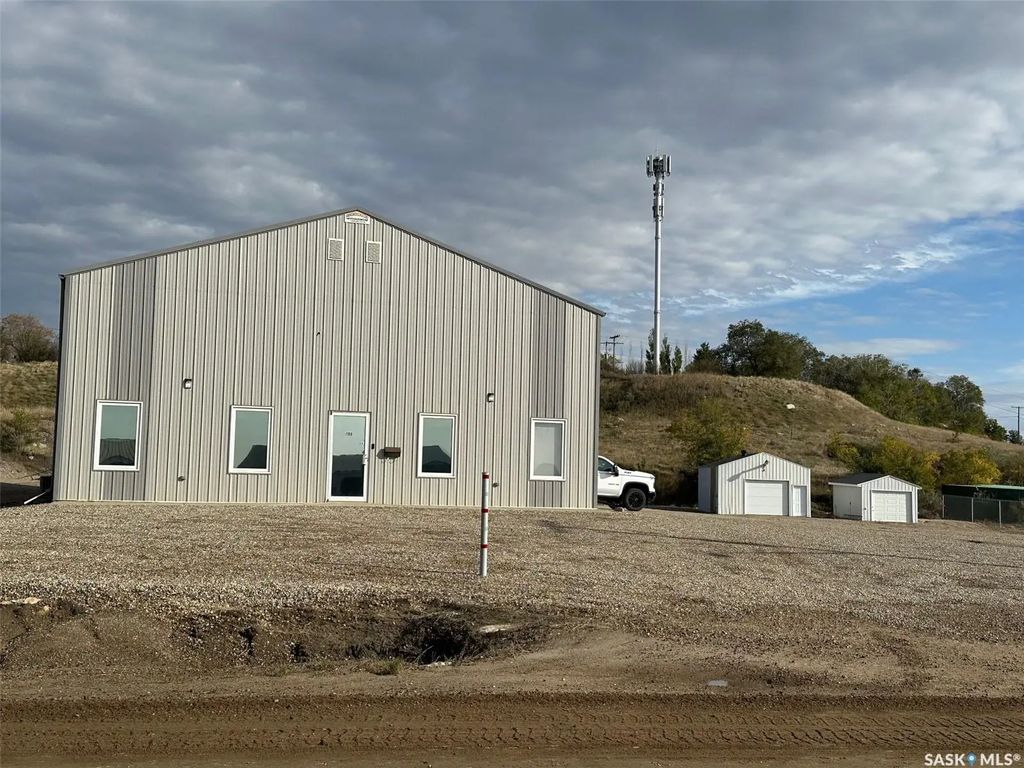 108-110 47 Highway S, Estevan