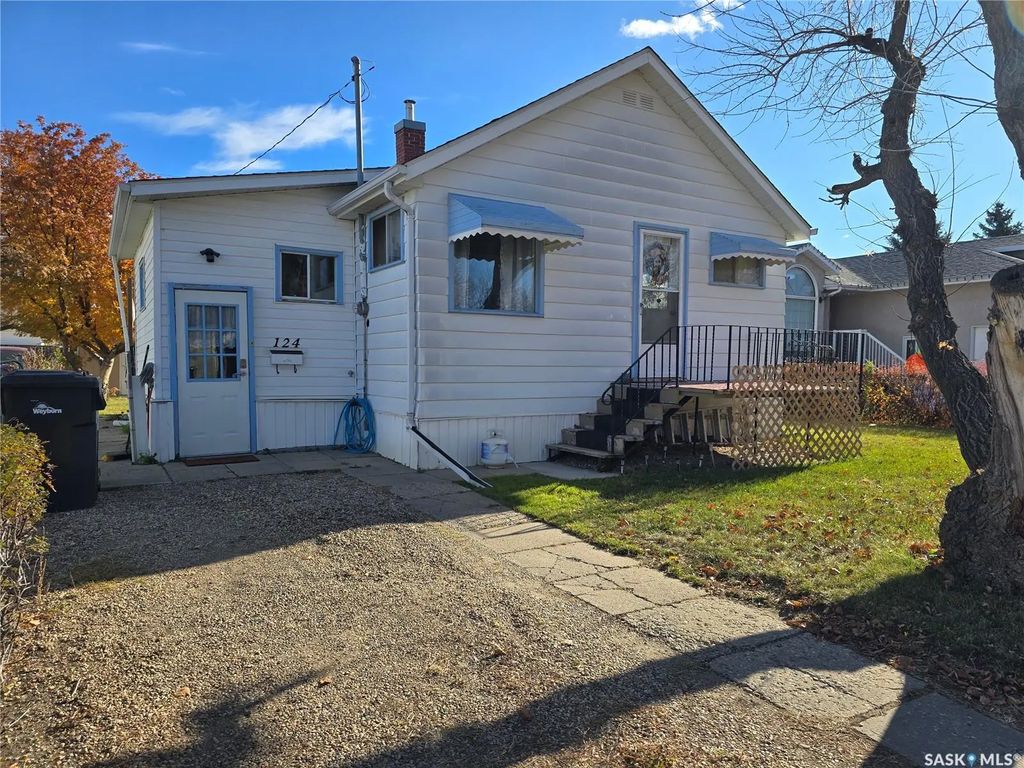 124 10th Street, Weyburn