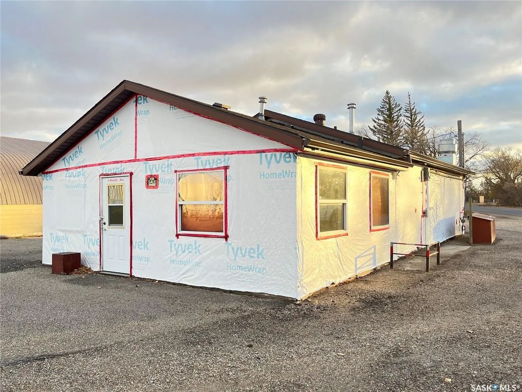 2 Pacific Avenue, Maple Creek