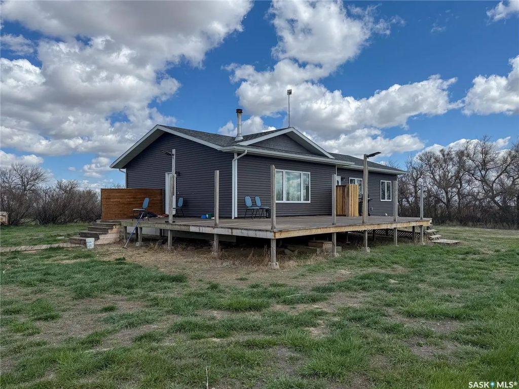 Hazlet Acreage, Pittville Rm No. 169