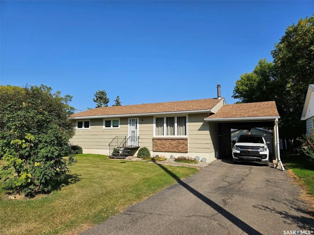 311 6th Street W, Carlyle