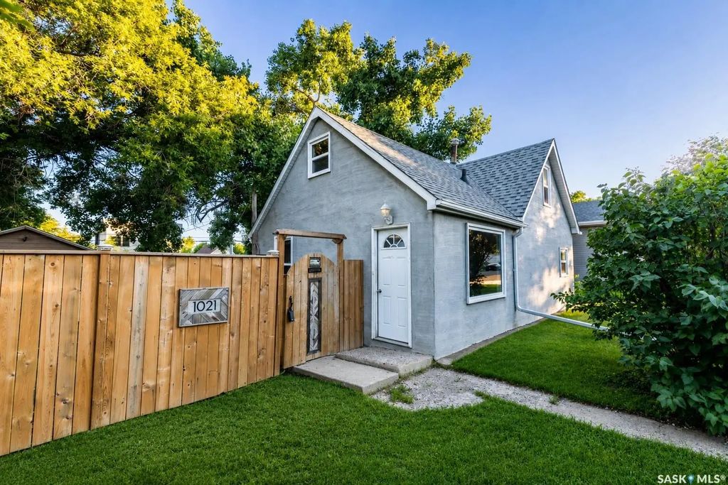 1021 Caribou Street W, Moose Jaw