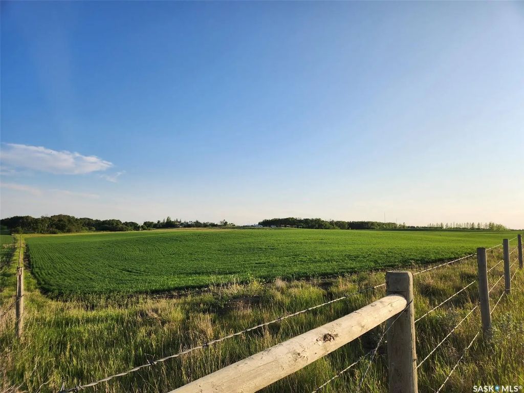 Lazeski Acreage, Edenwold Rm No.158