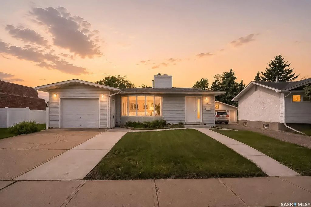 1381 Prince Cres, Moose Jaw