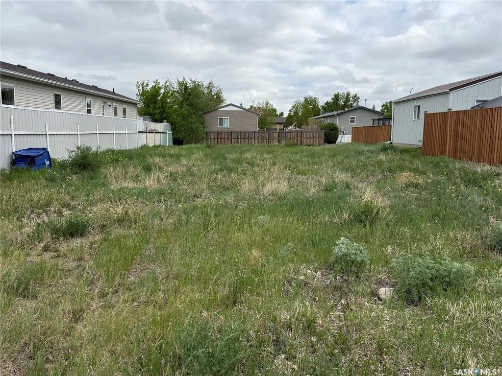 349 10th Avenue Se, Weyburn