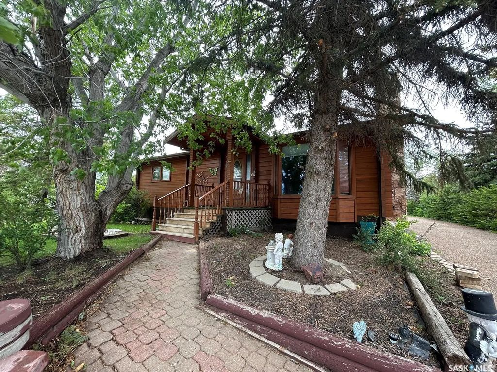 221 1st Street W, Coronach