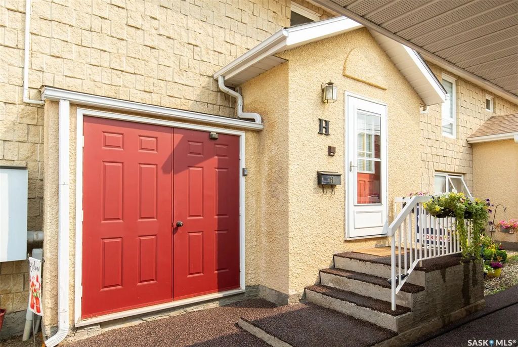 #h - 279 Hochelaga Street E, Moose Jaw