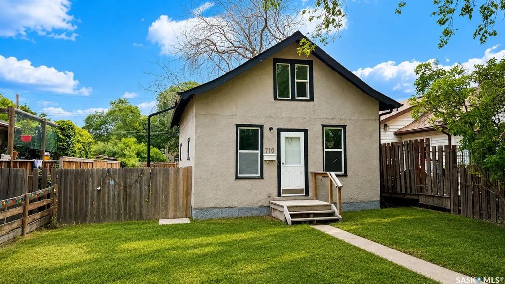 710 M Avenue S, Saskatoon