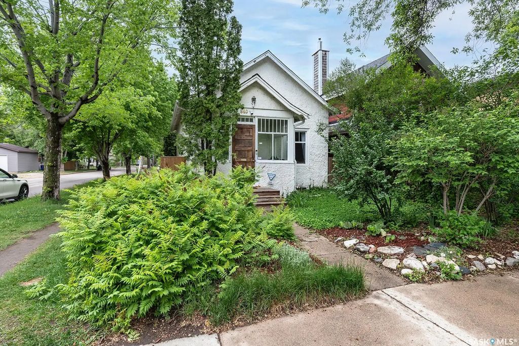 840 8th Avenue N, Saskatoon