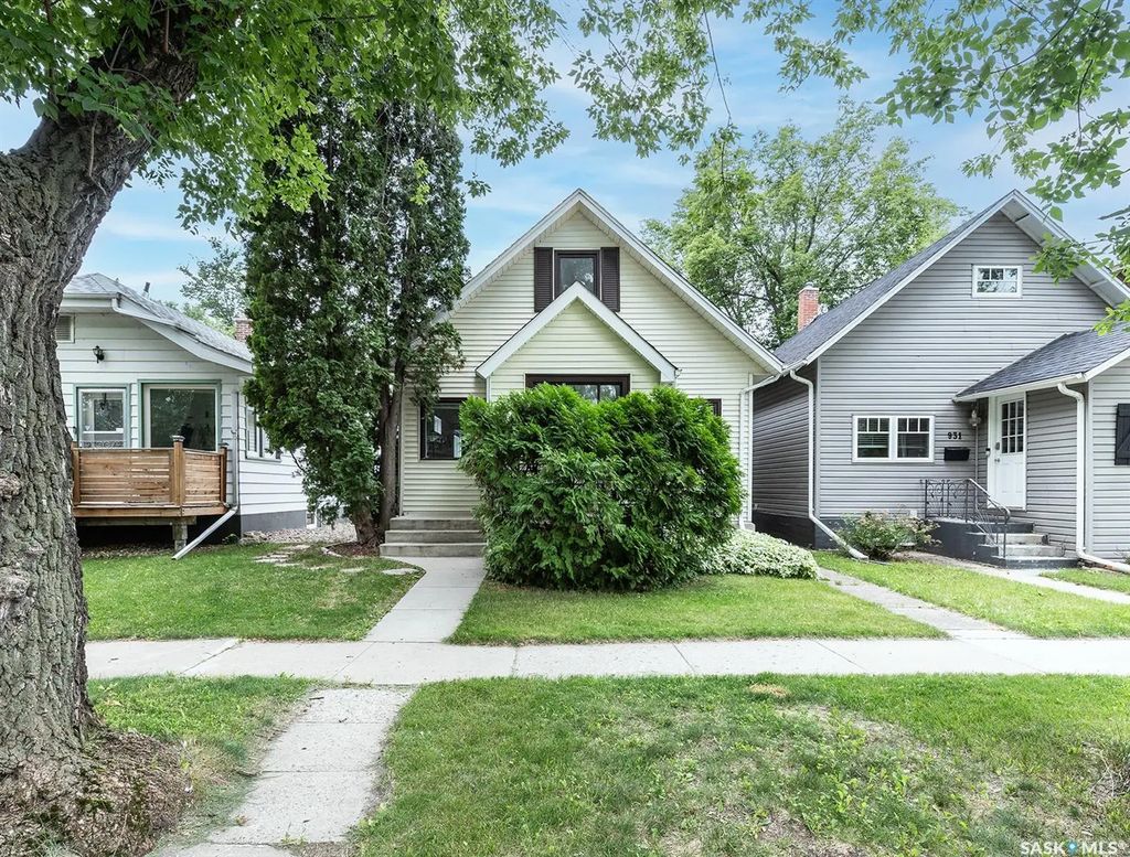 929 9th Avenue N, Saskatoon