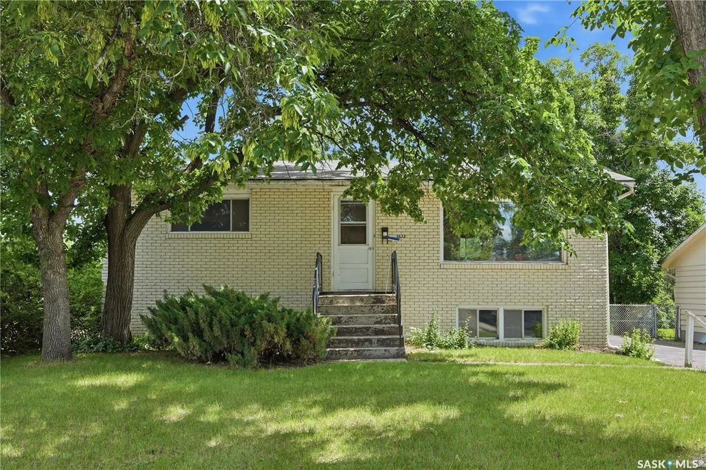 1632 9th Avenue N, Saskatoon