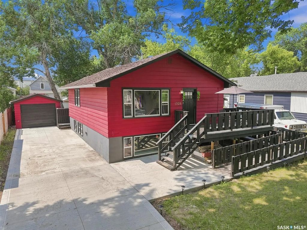 1709 2nd Avenue N, Saskatoon