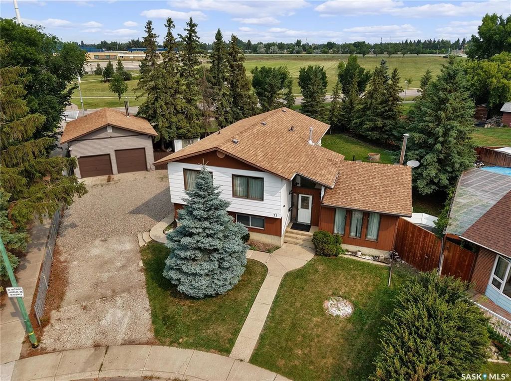 22 Blue Place, Saskatoon
