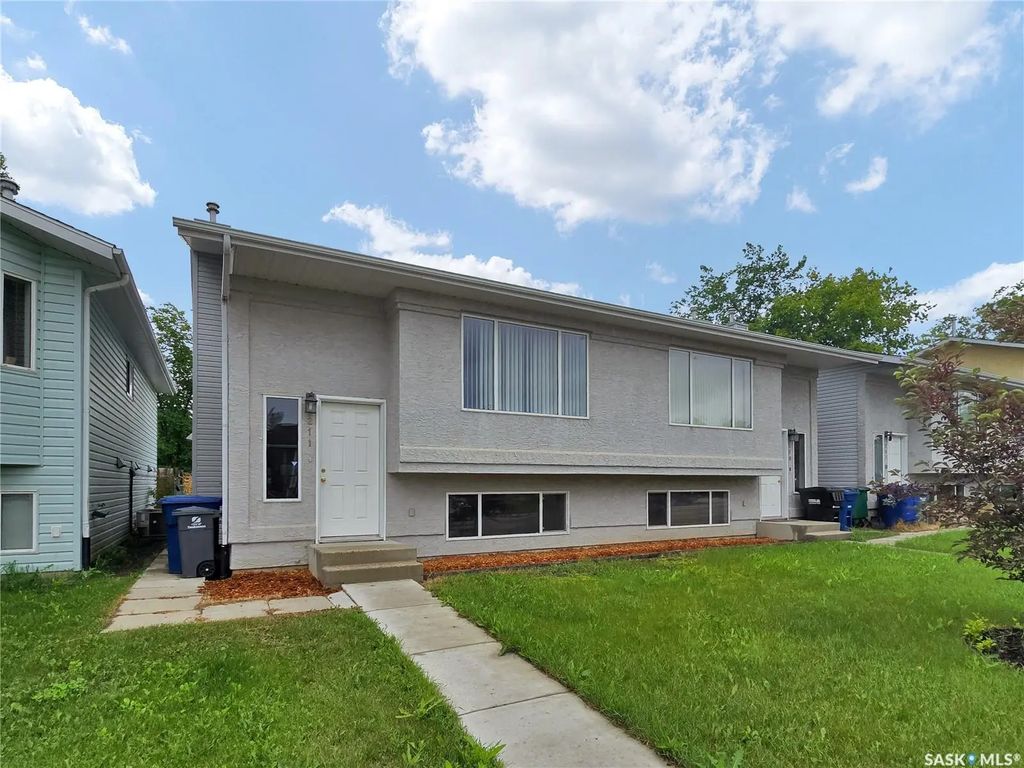 211 Hedley Street, Saskatoon