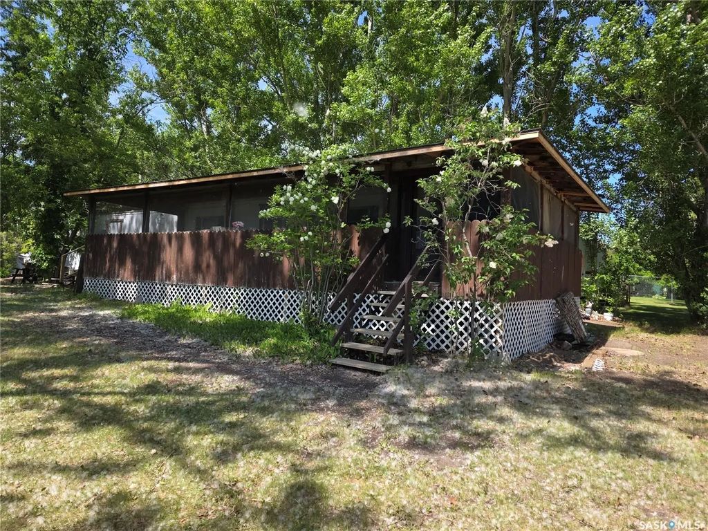 414 Zealandia Avenue, Coteau Beach