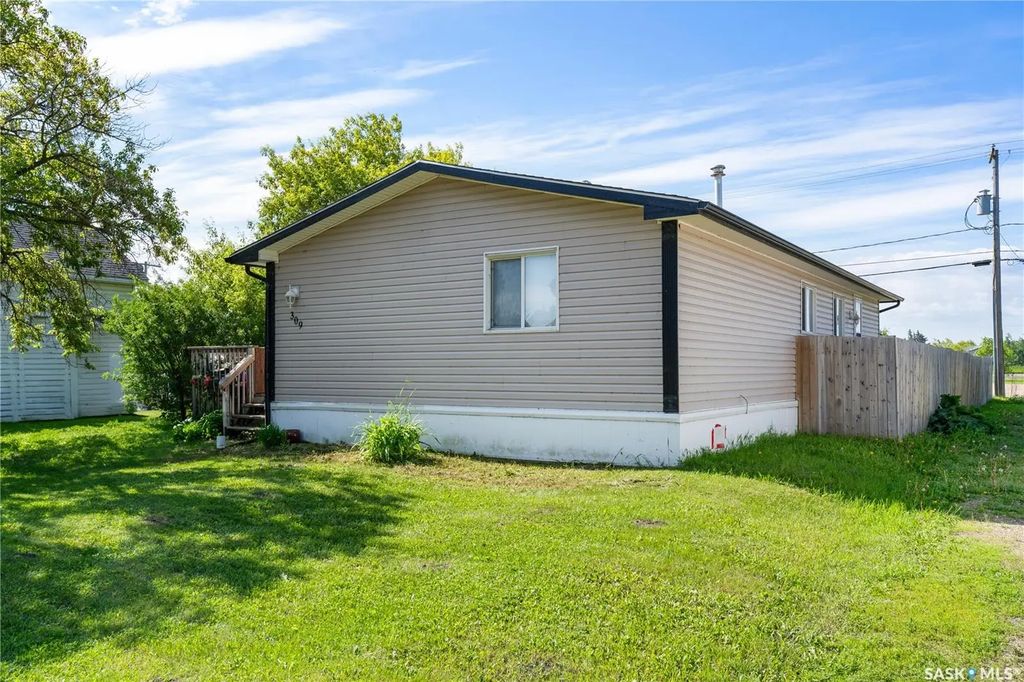 309 Burrows Avenue W, Melfort
