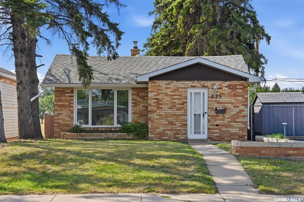 825 L Avenue N, Saskatoon