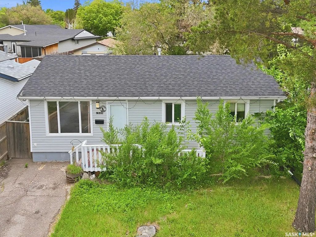 1305 W Avenue N, Saskatoon
