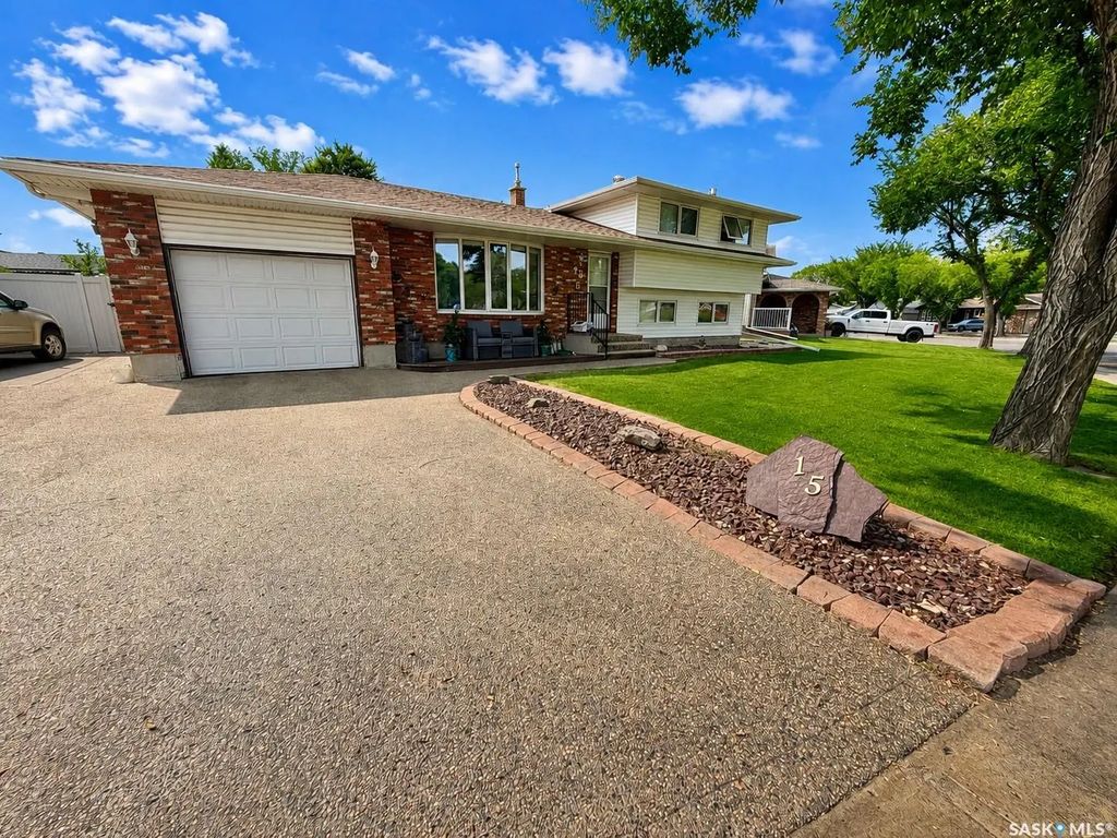 15 Dickinson Cres, Regina